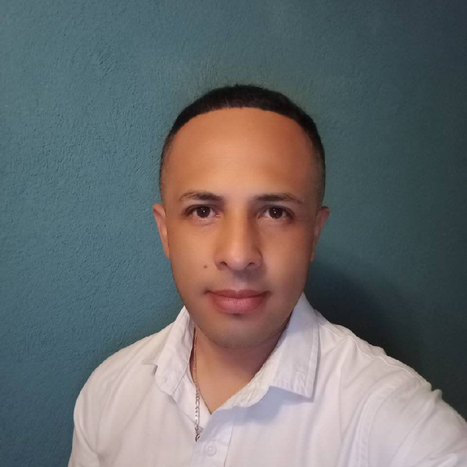 <em>Alex C.</em>